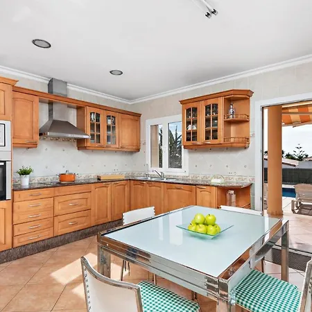Punta Prima Sleeps 8 With Pool Air Con And Wifi Villa