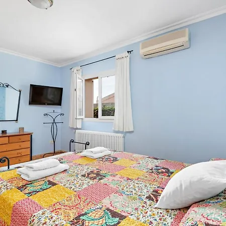 Villa Punta Prima Sleeps 8 With Pool Air Con And Wifi