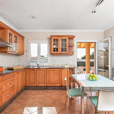 Villa Punta Prima Sleeps 8 With Pool Air Con And Wifi Punta Prima (Menorca)