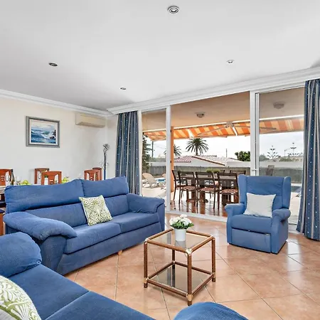 Punta Prima Sleeps 8 With Pool Air Con And Wifi